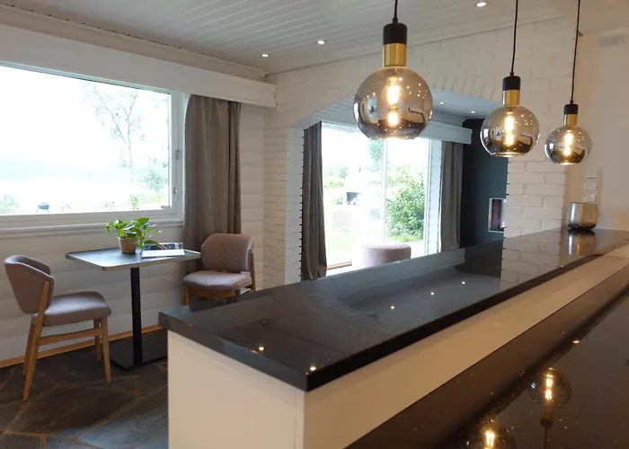 Arboretet - Seaside With Private Pool & Infrared Sauna In The Heart Of Arboretet, Villa Bergen