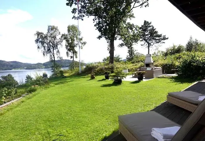 Arboretet - Seaside With Private Pool & Infrared Sauna In The Heart Of Arboretet, Villa Bergen