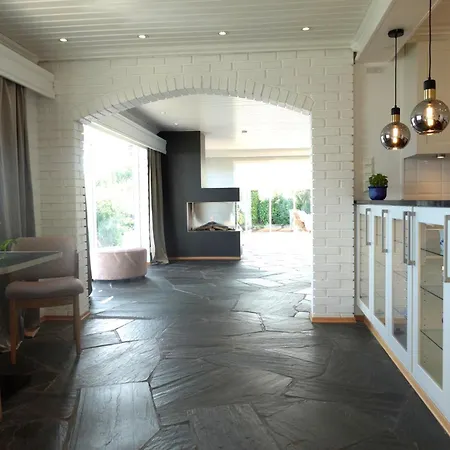 Arboretet - Seaside With Private Pool & Infrared Sauna In The Heart Of Arboretet, 卑爾根