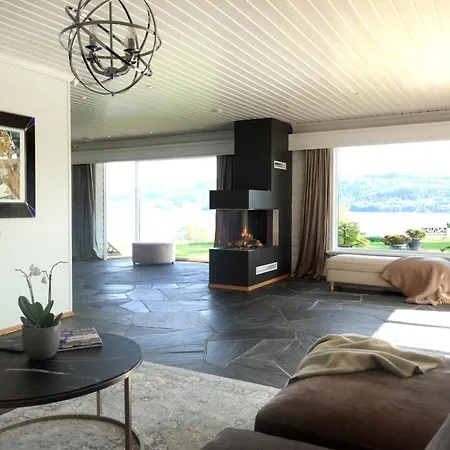 Arboretet - Seaside With Private Pool & Infrared Sauna In The Heart Of Arboretet, 别墅 卑爾根