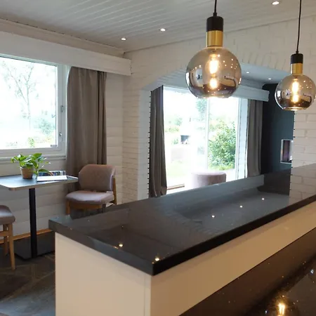 Arboretet - Seaside With Private Pool & Infrared Sauna In The Heart Of Arboretet, 别墅 卑爾根