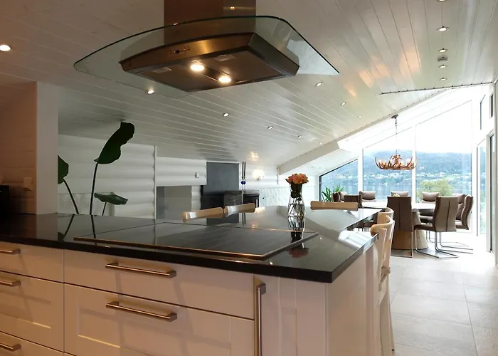 Arboretet - Seaside With Private Pool & Infrared Sauna In The Heart Of Arboretet, Villa Bergen