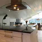 Arboretet - Seaside With Private Pool & Infrared Sauna In The Heart Of Arboretet, Вилла Берген