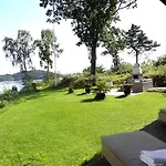 Arboretet - Seaside With Private Pool & Infrared Sauna In The Heart Of Arboretet, Вилла Берген