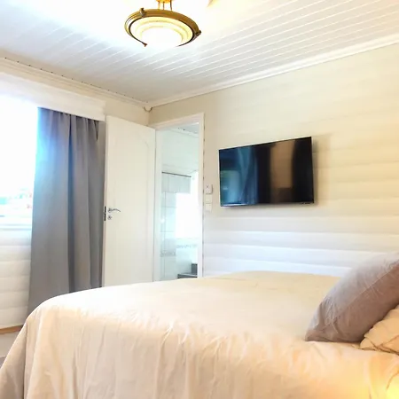 Arboretet - Seaside With Private Pool & Infrared Sauna In The Heart Of Arboretet, Берген